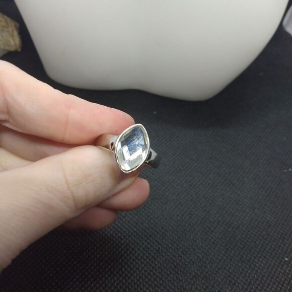 Size 6 crystal‎ ring - Picture 2 of 3